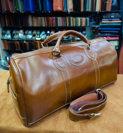 AXIVON Heritage Saddle Leather Weekender Duffel - Amber Cognac